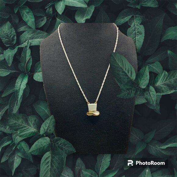 Monet Vintage Top Hat White Enamel Gold Tone Necklace - Picture 3 of 8